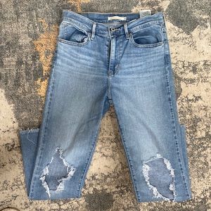 Levis distressed high rise straight